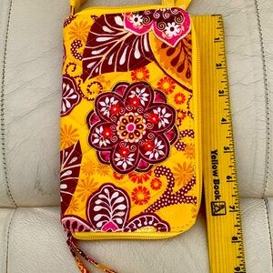 Vera Bradley Wristlet - Excellent condition